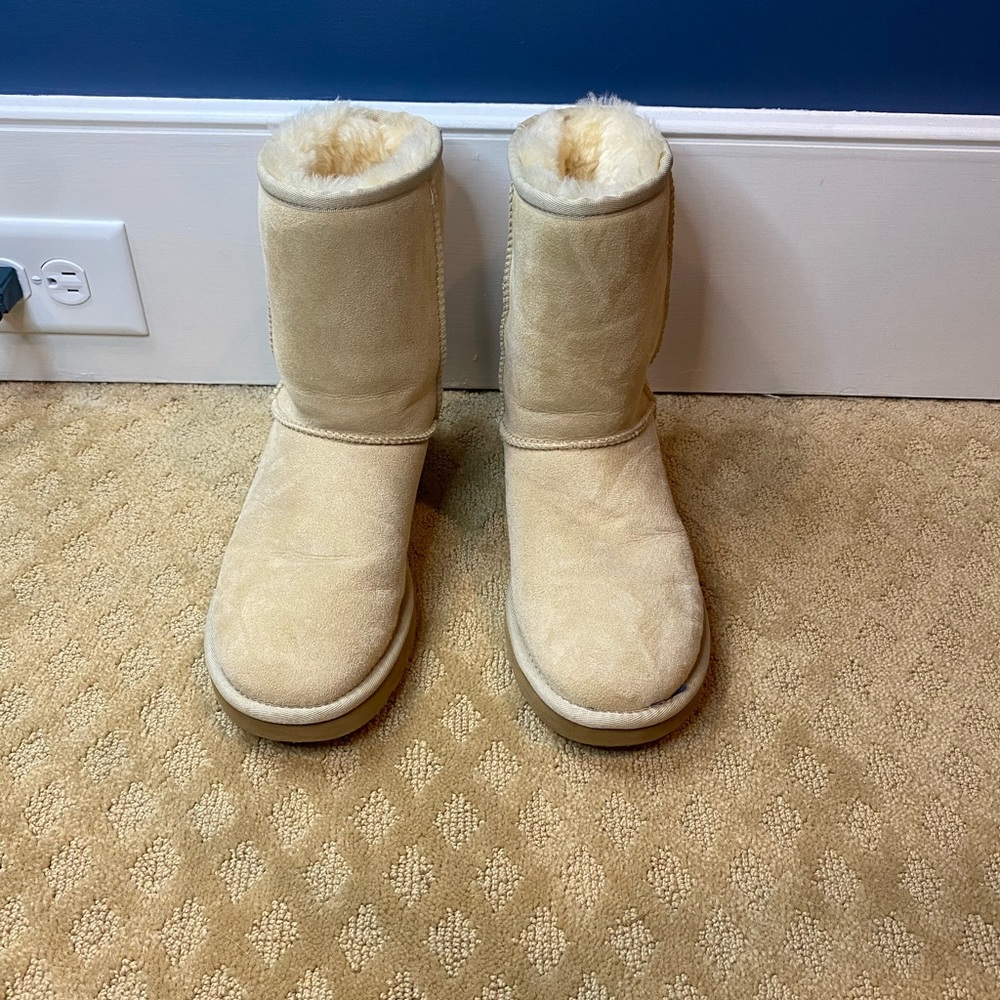 UGG Classic Short II in Sand